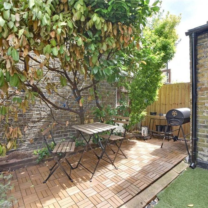 3 bedroom terraced house to rent - Photo 1
