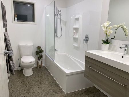 Stylish modern home with great indoor/outdoor flow - Photo 5