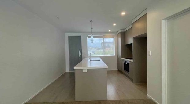 It's the yellow one! - Photo 1