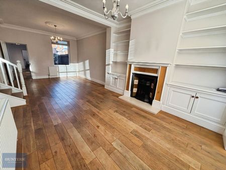 3 bedroom House To Let Total Size: 1228 SQ FT - Photo 2