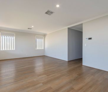 Modern easy care home- must view! - Photo 2