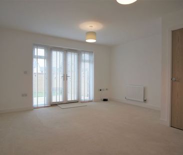 Lime Tree Avenue, Hardwicke - Photo 3
