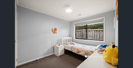 Stylish 3 bedroom house with Great Entertaining Space - Photo 2