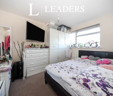 3 bedroom house to rent The Mall, Dunstable, LU5 - Photo 3