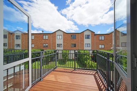 Prime Location! - Photo 2