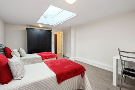 Lakewood, Fairmile Common, Cobham, Surrey, KT10 flat to rent - Photo 3