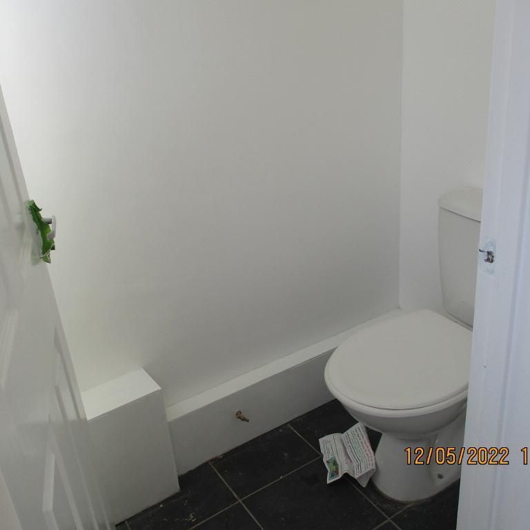 3 bedroom end of terrace house to rent - Photo 1