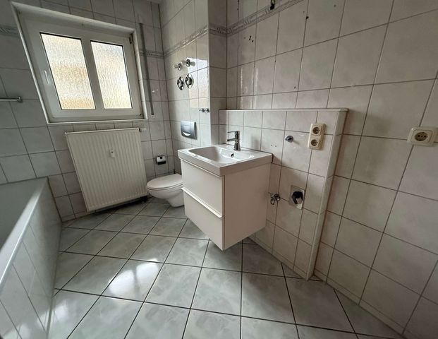 1. OG mit Feldblick / Süd-West-Balkon / Bad mit Wanne+Fenster+Dusche / Stellplatz - Foto 1