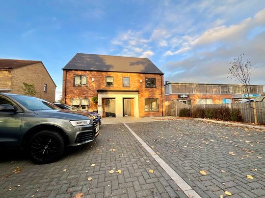 3 bedroom Semi-Detached House to let - Photo 1