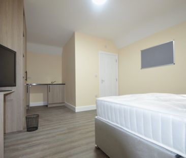1 bedroom Property to rent - Photo 2