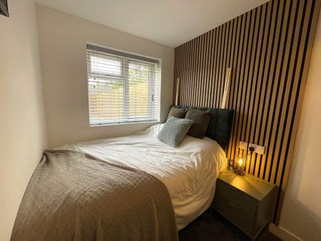 1 bedroom in a house share to rent - Photo 2