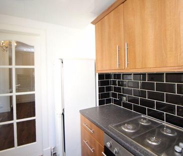 2 bedroom ground floor flat to rent - Photo 3