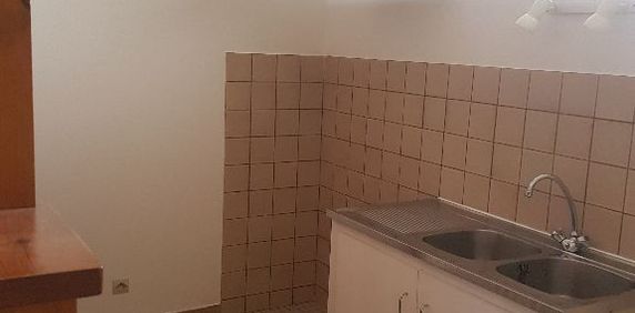 Location Appartement 2 pièces 49m² AIRE SUR L ADOUR 40800 - Photo 2