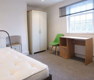 4 bedroom semi-detached house to rent - Photo 1