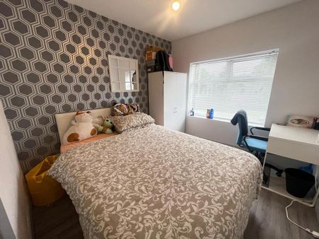 4 bedroom maisonette to rent - Photo 4