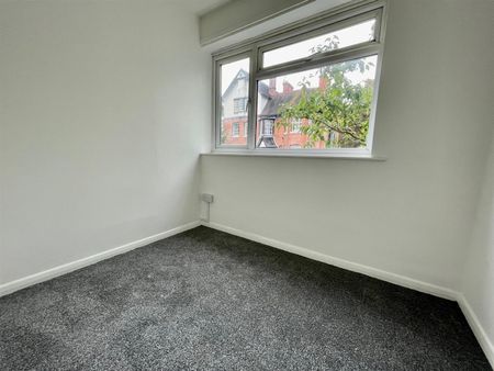 2 Bed Flat - Photo 3