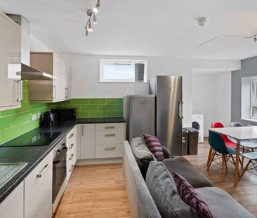 4 bedroom flat to rent - Photo 5