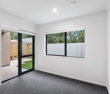 3 Bedroom in Mangere - Photo 3