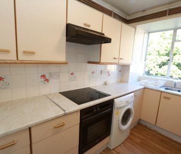 South Terrace, Surbiton, Surrey, KT6 - Photo 2