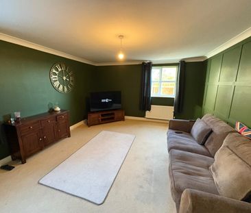 2 bed Flat - To Let - Photo 1