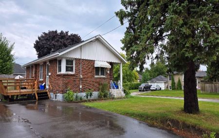 For Lease - 49 Grassmere Court, Oshawa, Ontario - Photo 4