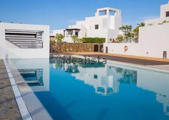 Alquiler de chalet pareado en Calle Califato