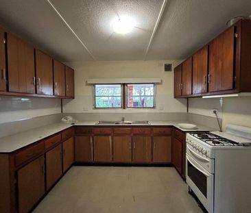 Solid little home - Photo 5