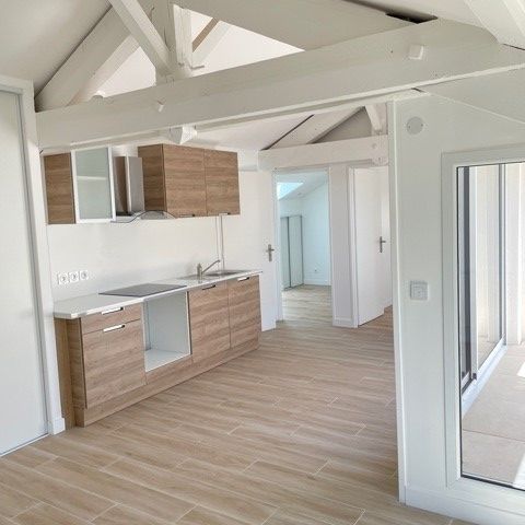 LOCATION T3 - OULLINS, - Photo 1