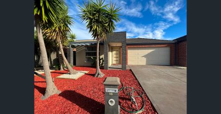 🏡 Spacious 4-Bedroom Family Home in South Morang - Photo 2