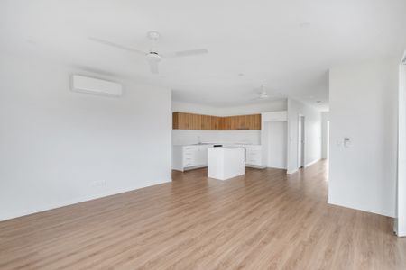 SIMPLY STUNNING! PRIVATE, MODERN & SPACIOUS DUPLEX IN A1 LOCATION! - Photo 2