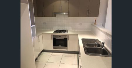 3 Bedroom apartment close to all amenities - Bankstown - Photo 3