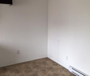 À VOIR 3 1/2 rénové appartement près métro Concorde - Photo 3