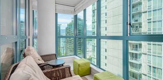 NW Corner Suite w/ Solarium at Prestigious Pointe Claire, Coal Harbour - Photo 2