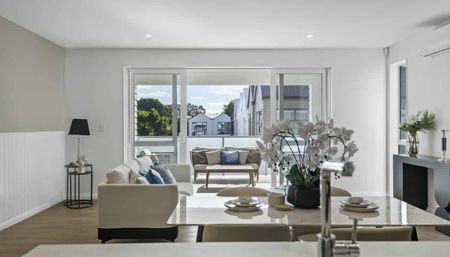 Karaka - 4 Bedrooms with 2.5 Bathrooms - Photo 3