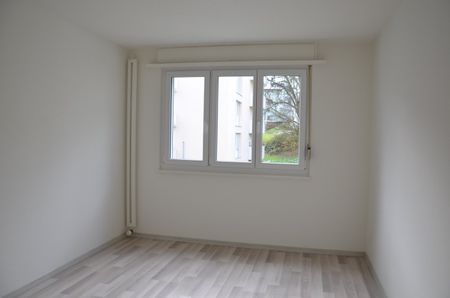 "Moderne 3.5 Zimmer-Wohnung mit schönem Balkon" - Photo 2