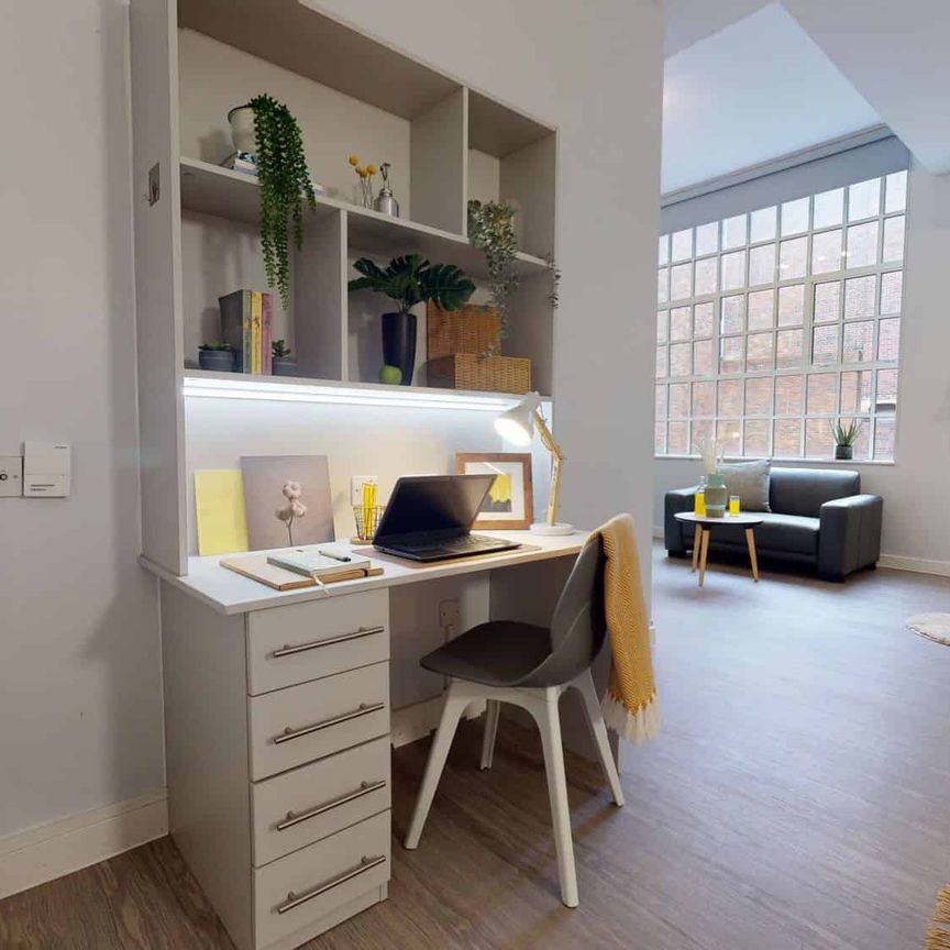 Platinum Studio - Photo 1