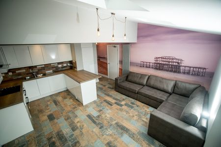 6 Bed Semi-Detached House, Stephens Road, BN1 - Photo 2