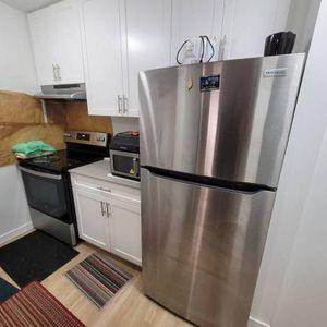 Renovated 1 Bed 1 Bath Pet Friendly - Photo 2