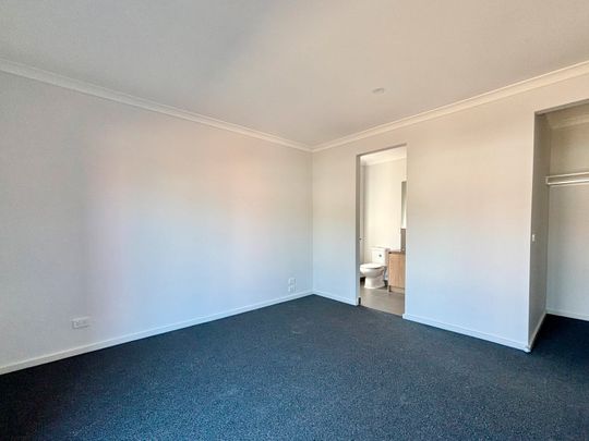 Stylish Family Home! - Photo 1