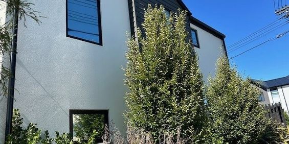 Lovely modern townhouse in great location! - Photo 3