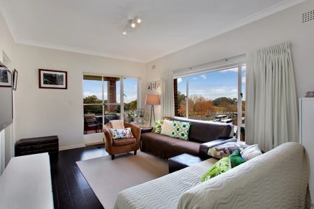 A Private Top Floor Setting With Sweeping Park Views - Photo 5