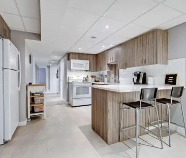 GORGEOUS FULLY RENOVATED SUITE WITH AN EXCEPTIONAL LOCATION IN THE ... - Photo 1