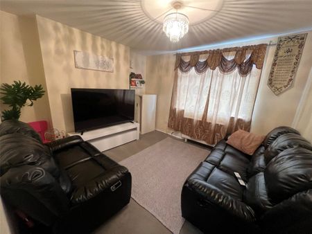 2 Bedroom Flat / Apartment - Canute Road, Southampton - Photo 4