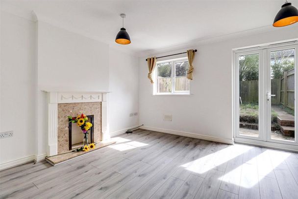 3 bedroom terraced house to rent - Photo 1