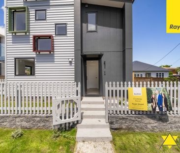 Stylish Three-Level Living in a Prime, Convenient Location - Photo 5