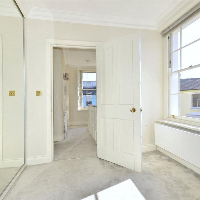 4 bedroom end of terrace house to rent - Photo 1