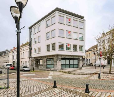 Gerenoveerd appartement met trendy-look op een toplocatie - Photo 2