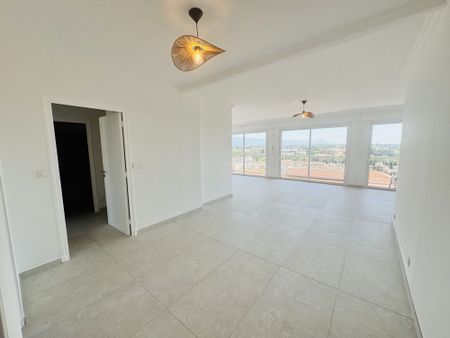 Location Appartement 5 pièces 106m² ROMANS SUR ISERE 26100 - Photo 3
