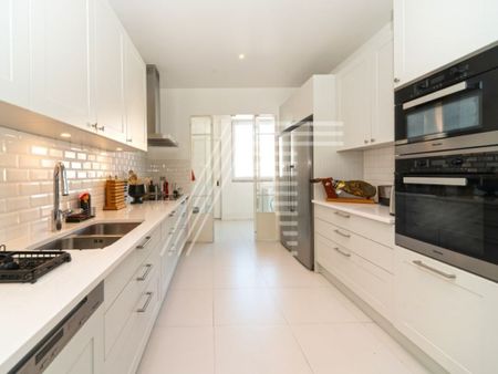 4 bedroom luxury Apartment for rent in Lisbon - Photo 4