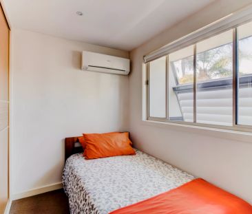 Large 1 Bedroom style 1 - Photo 4